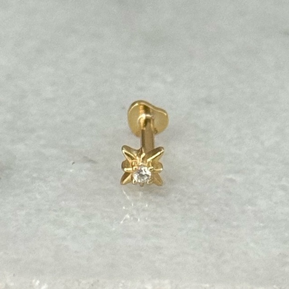 Gold Crystal Star Burst Cartilage Earring 

Brand New - Picture 3 of 4